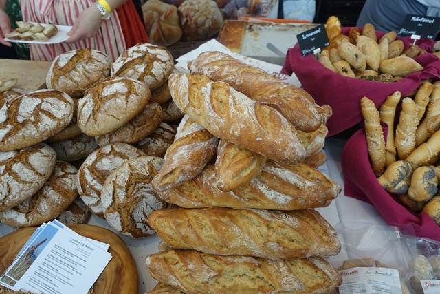Brot und Baguette aus dem Laufener Landweizen beim Biobäcker Itzlinger © f2m